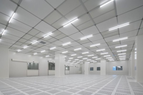Salle flux laminaire.JPG